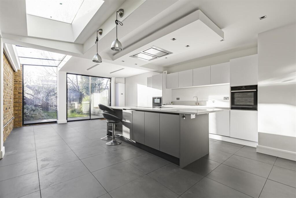 Main image of property: Kingsway, Mortlake, SW14