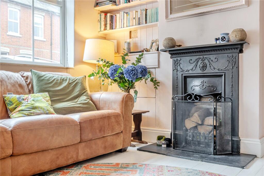 Hillside Lane, Farnham, Surrey, GU9 photo 3