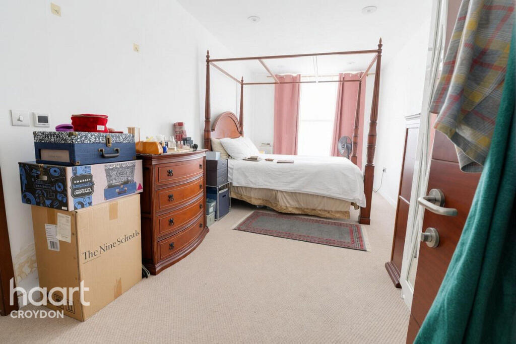 Apartment in Croydon - View 5