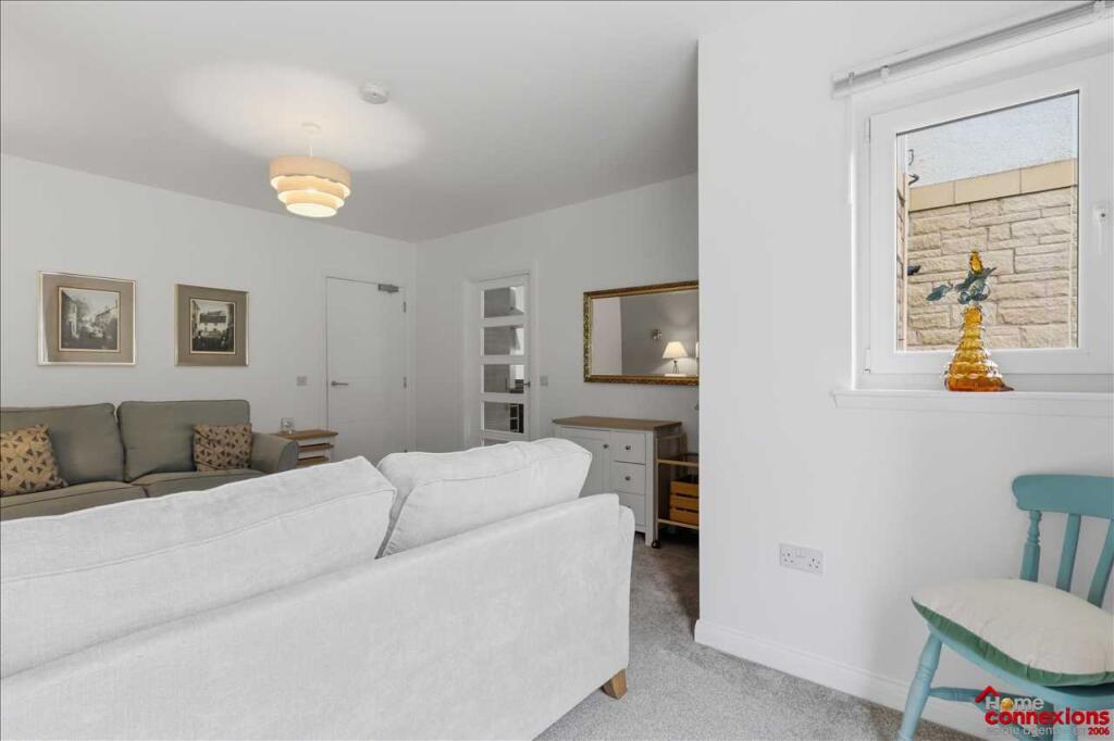 Apartment in East Kilbride, Whitemoss, The Village - View 4