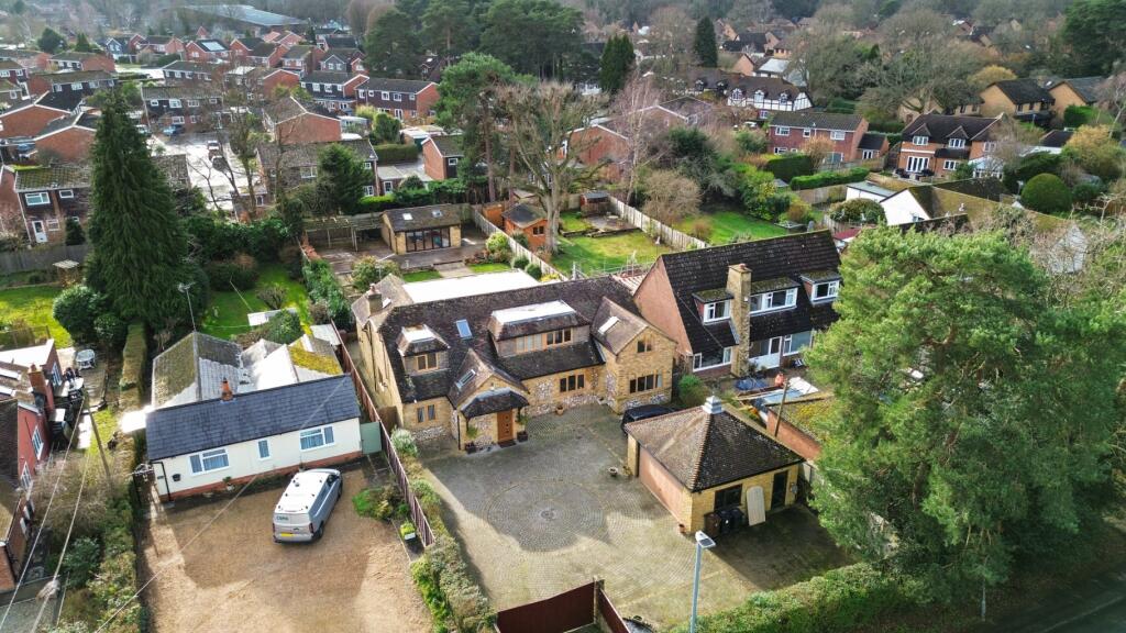 House in Finchampstead - View 3