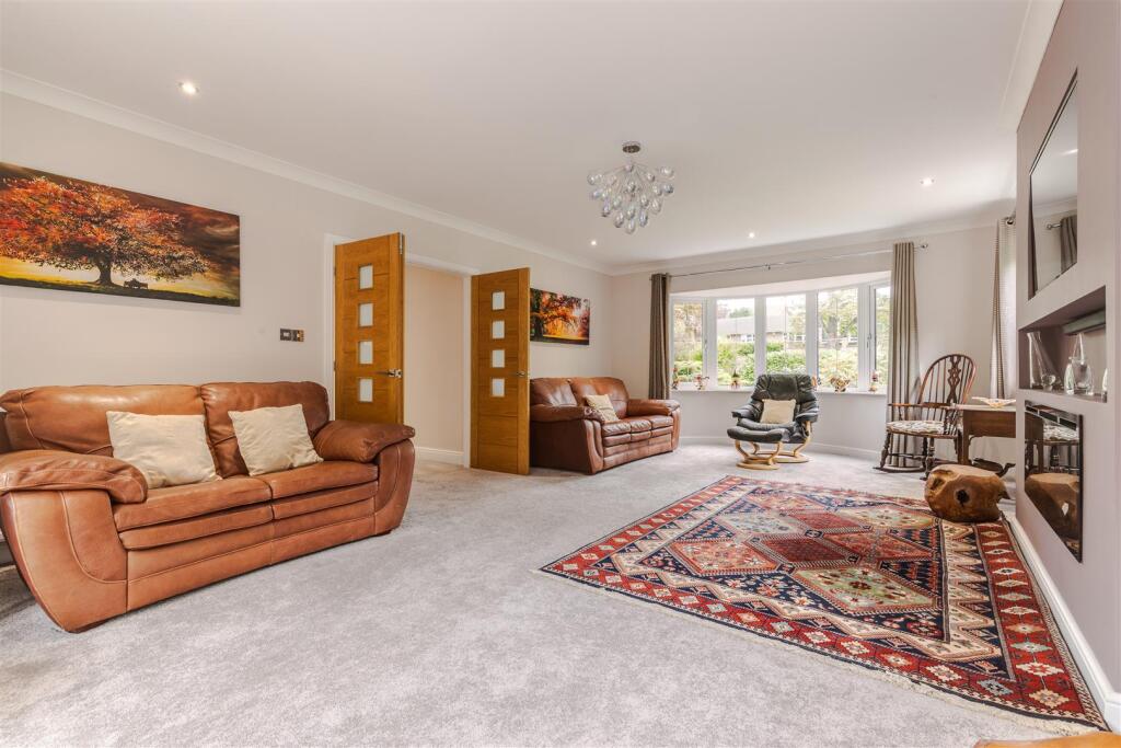 House in Scunthorpe, Yaddlethorpe, Bottesford - More