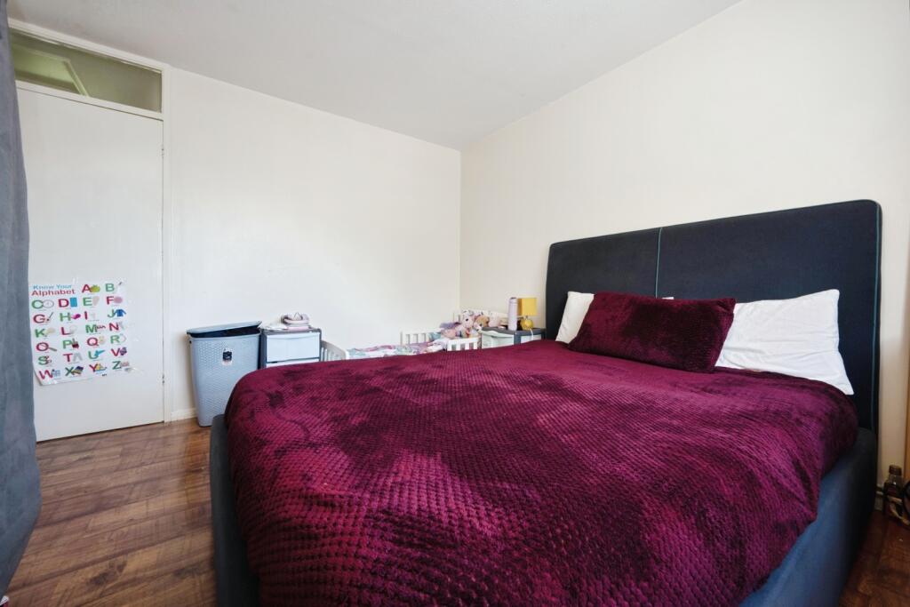 House in Luton - View 5