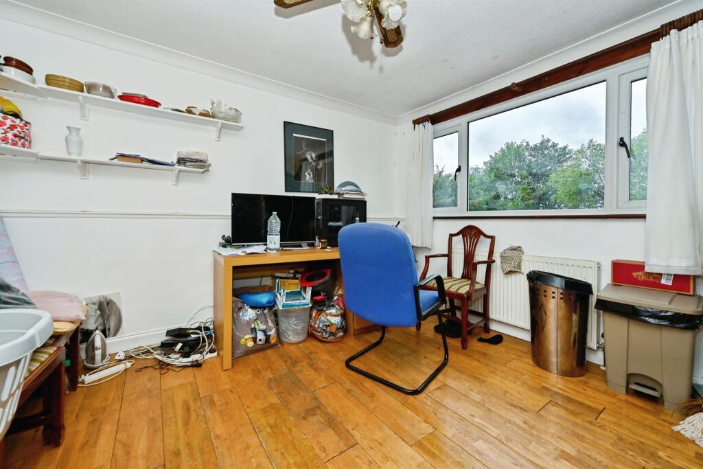 House in Luton - View 4