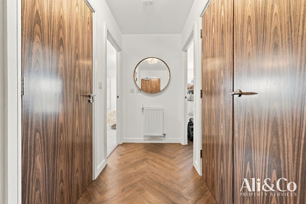 Apartment in Romford - View 5