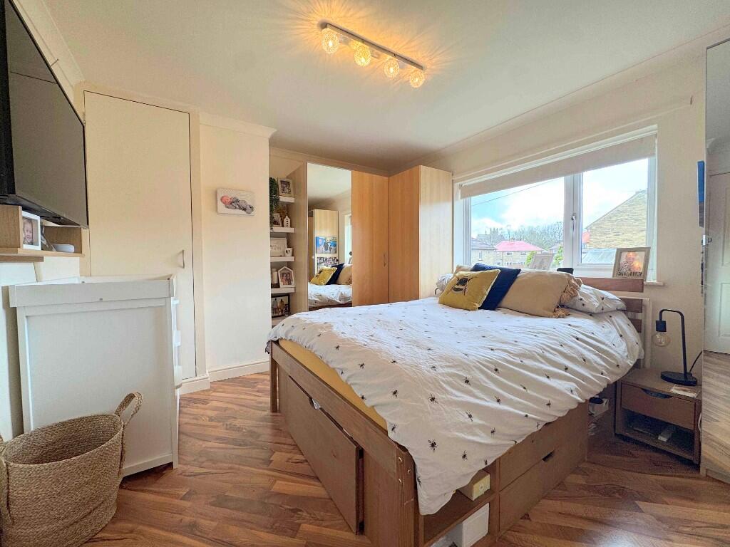 35 Highfield Avenue, Greetland, HX4 8JD photo 3