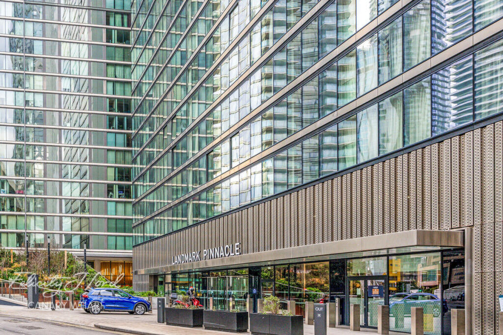 Studio studio on Landmark Pinnacle, Marsh Wall, London, £580,000