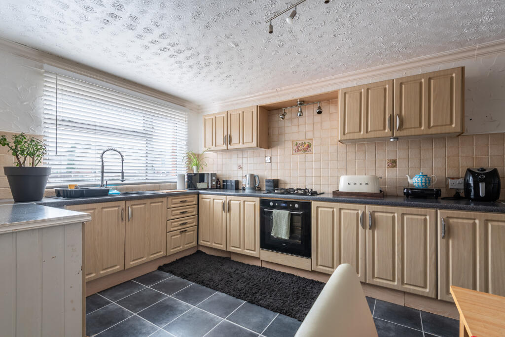 House in Kingston upon Hull, Bransholme - More
