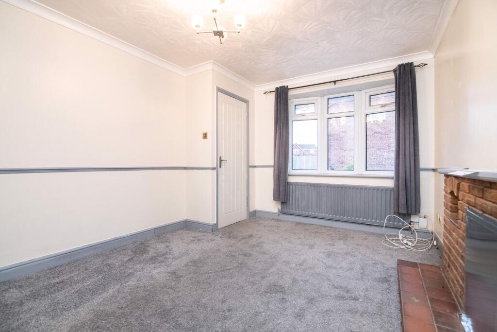 Lovatt Close, TIPTON, DY4 0HX photo 4