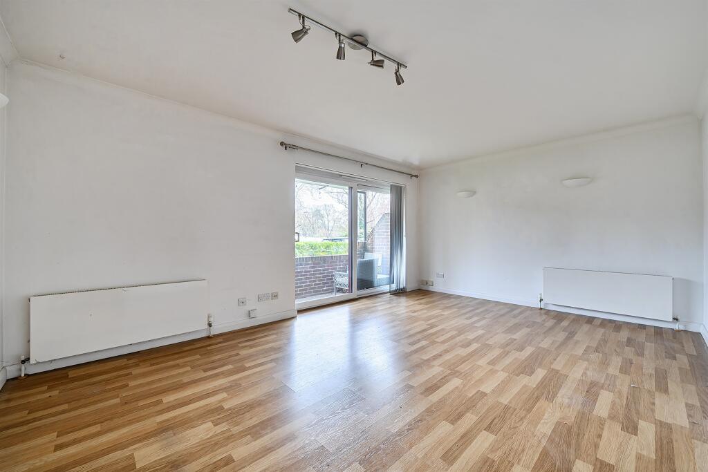 Apartment in Slough - View 3