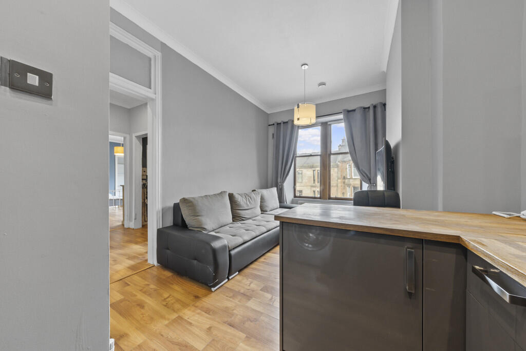 Apartment in Cessnock, Glasgow City - View 3