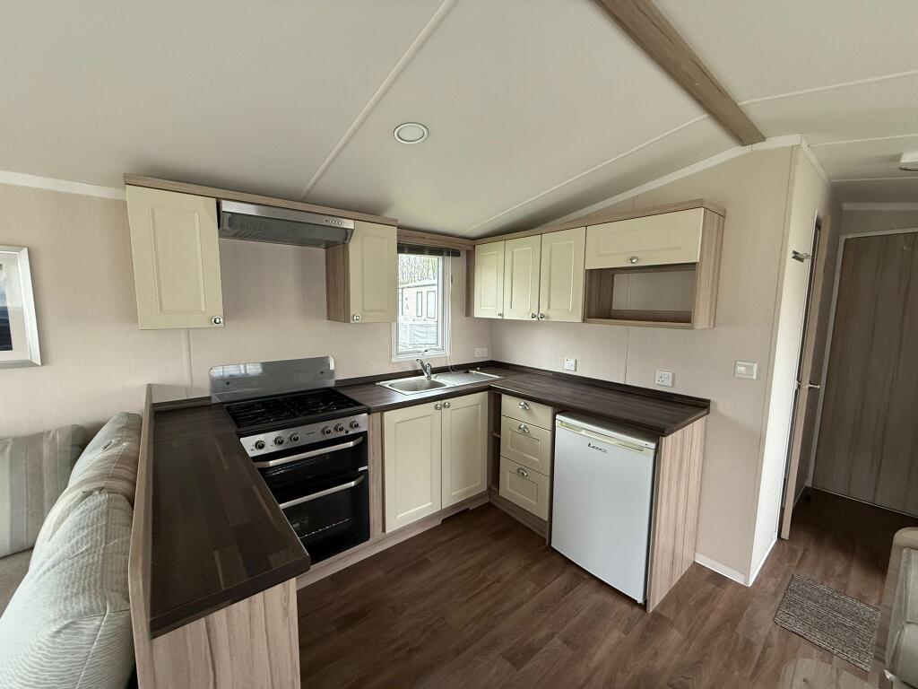Castle Howard Station Road, Welburn, YO60 7EW photo 4