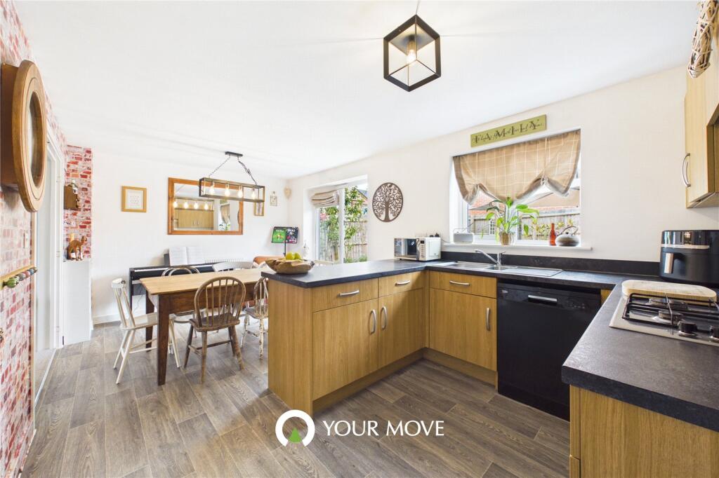 House in Lowestoft, Oulton - More