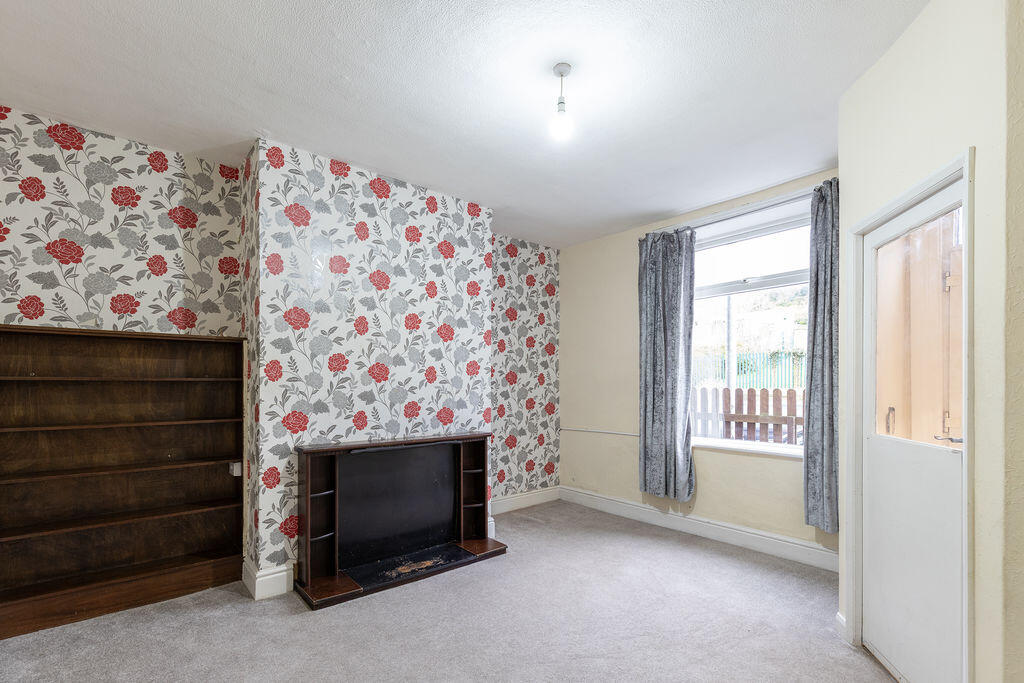 6 Rose Place, Luddendenfoot, HX2 6AZ – pohled 2