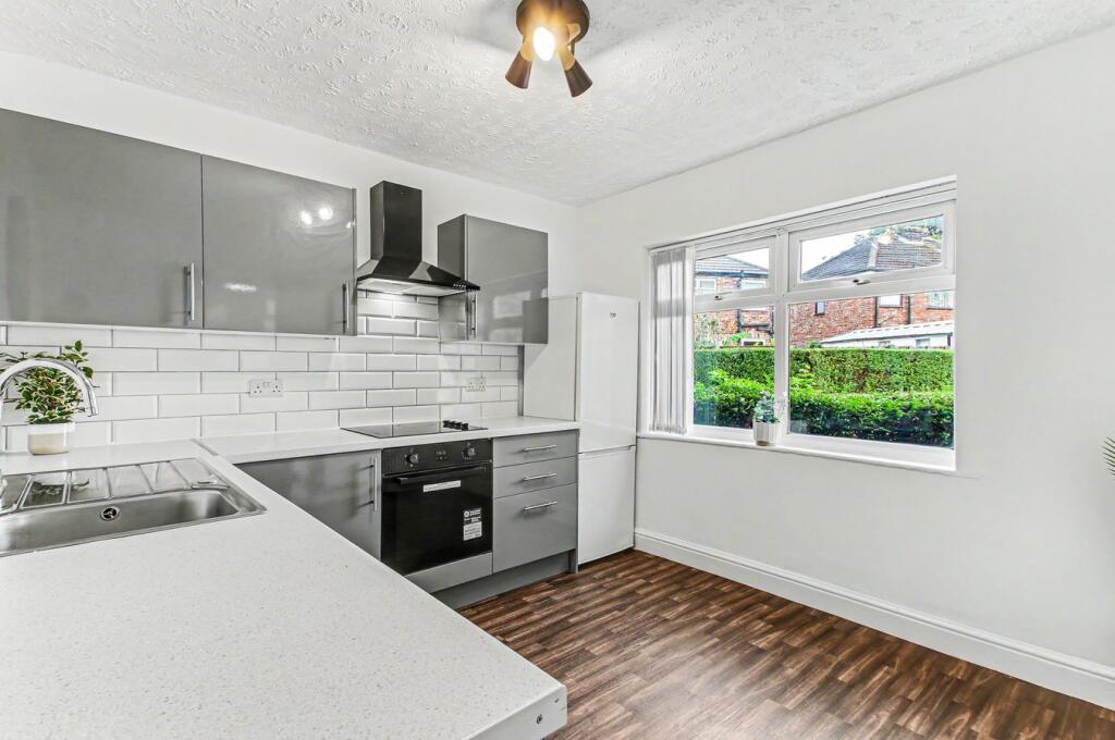 House in Trafford, Woodsend - More