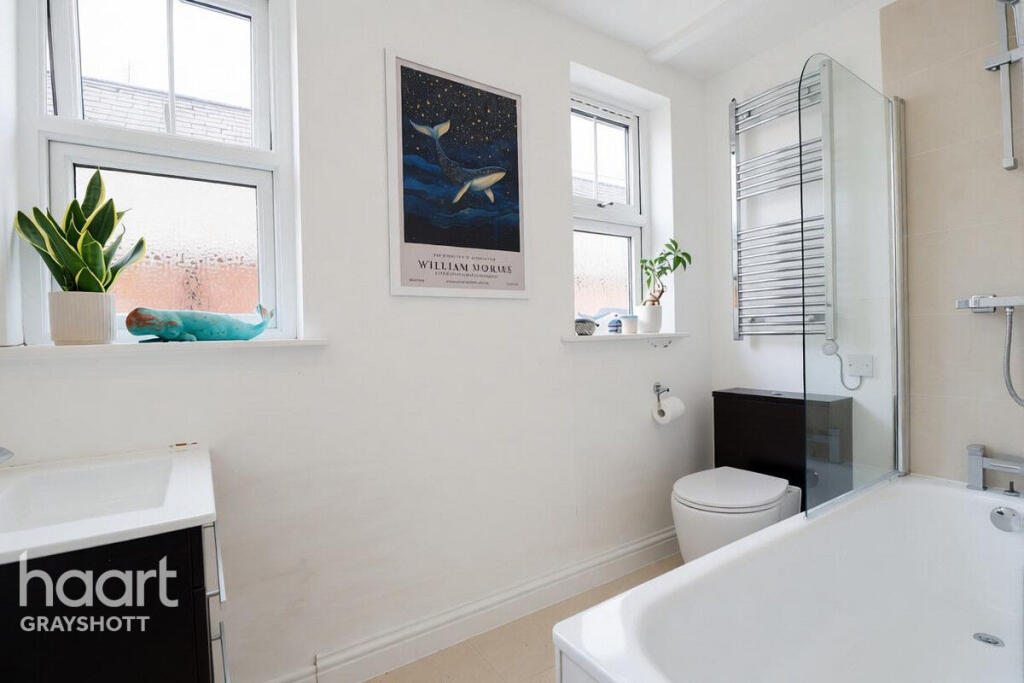 Apartment in Waverley, Haslemere - More