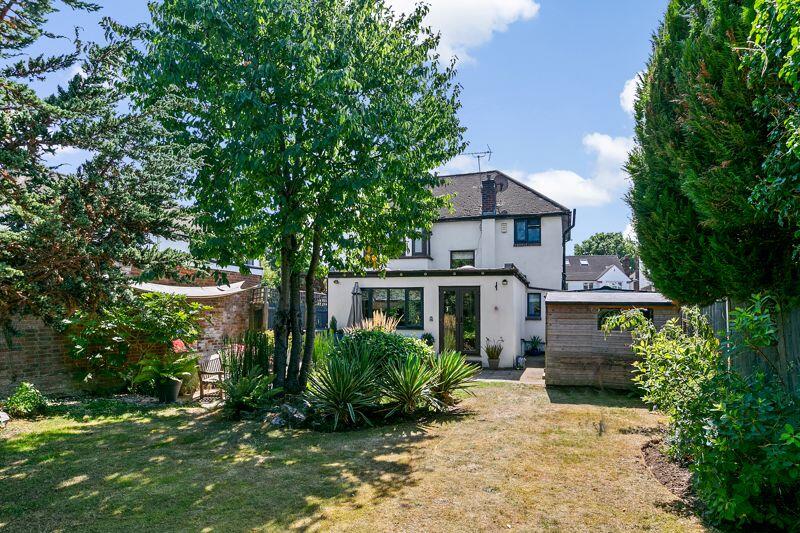 Elm Tree Avenue, Esher image 3