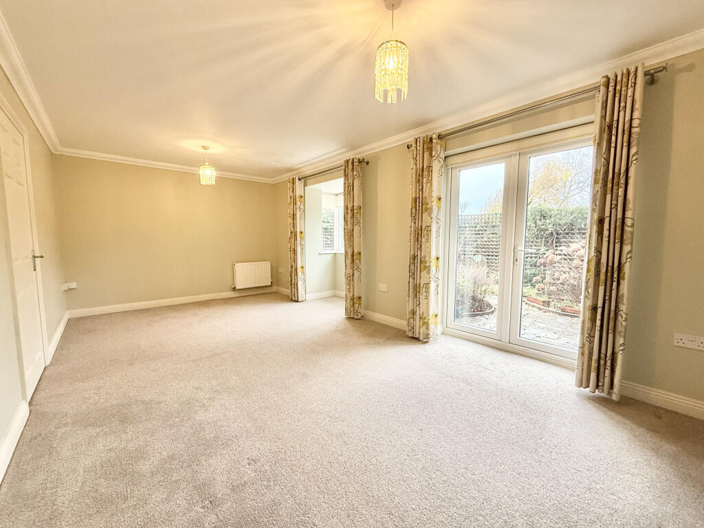 Glenwood Road, West Moors, Ferndown, Dorset, BH22 photo 4