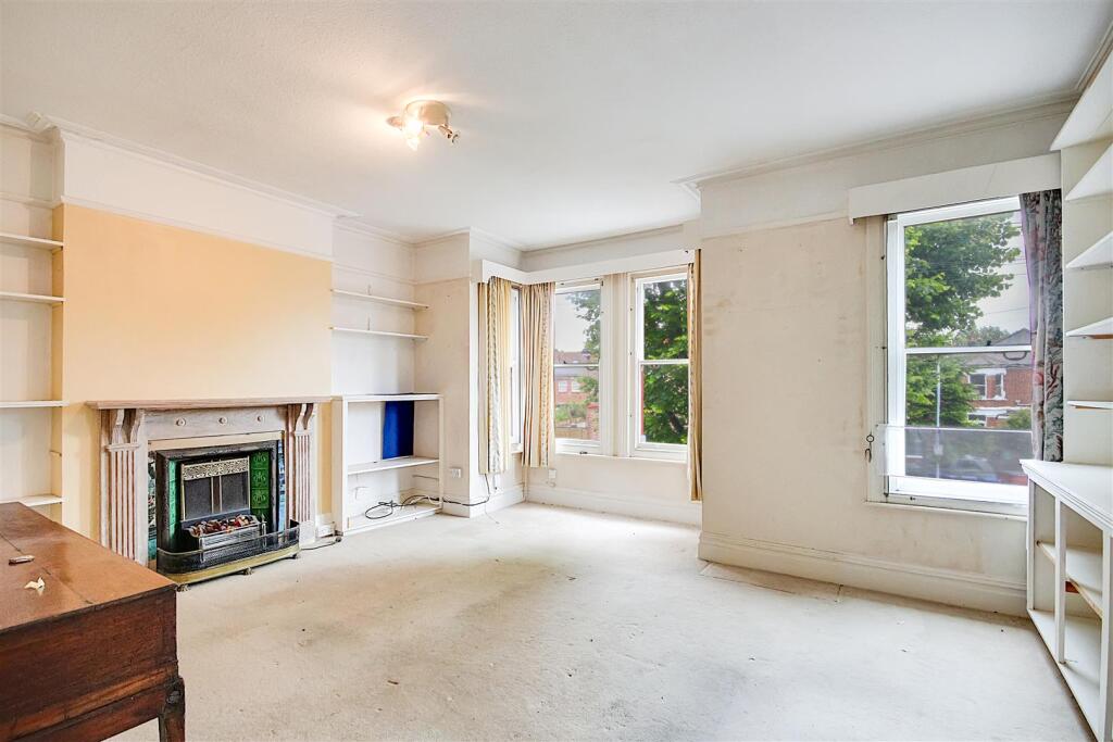 Apartment in Worthing, Broadwater - View 2