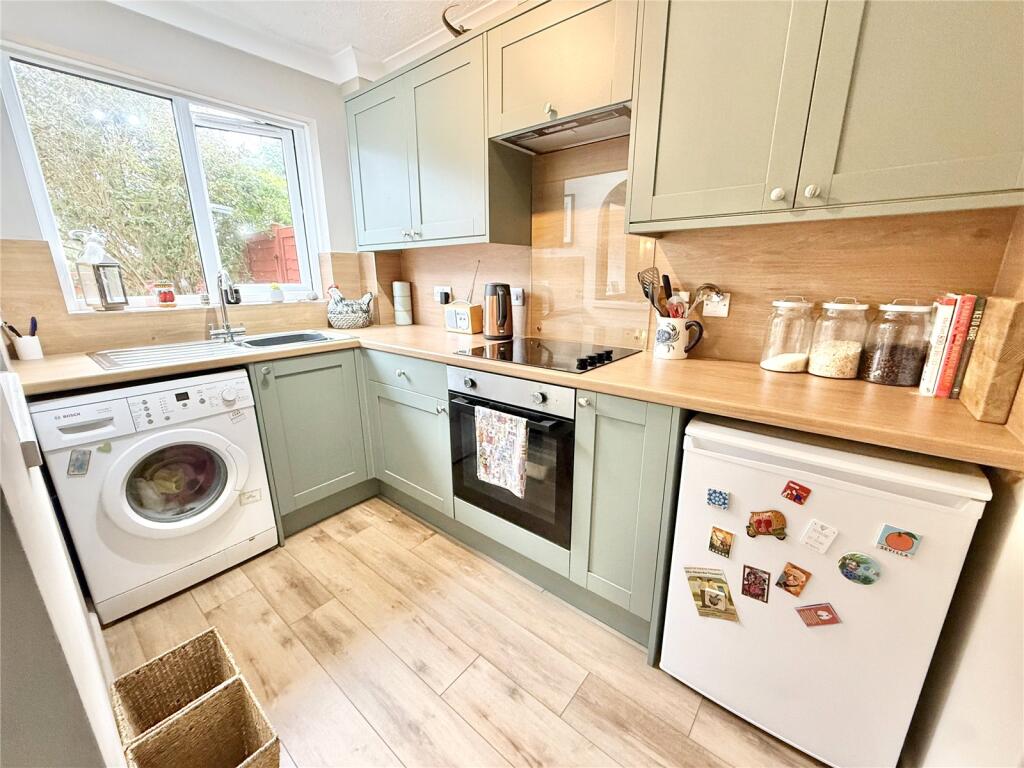 Enmore Close, Burnham On Sea, Somerset, TA8 photo 4