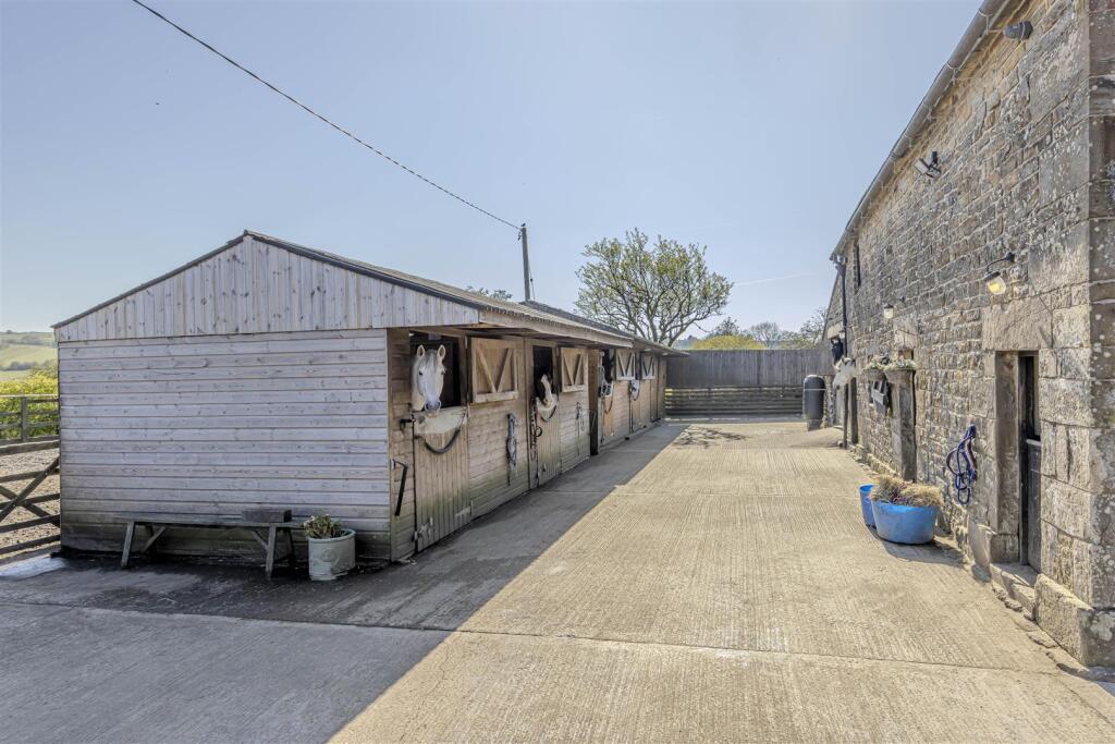 House in Stoke-on-Trent - More