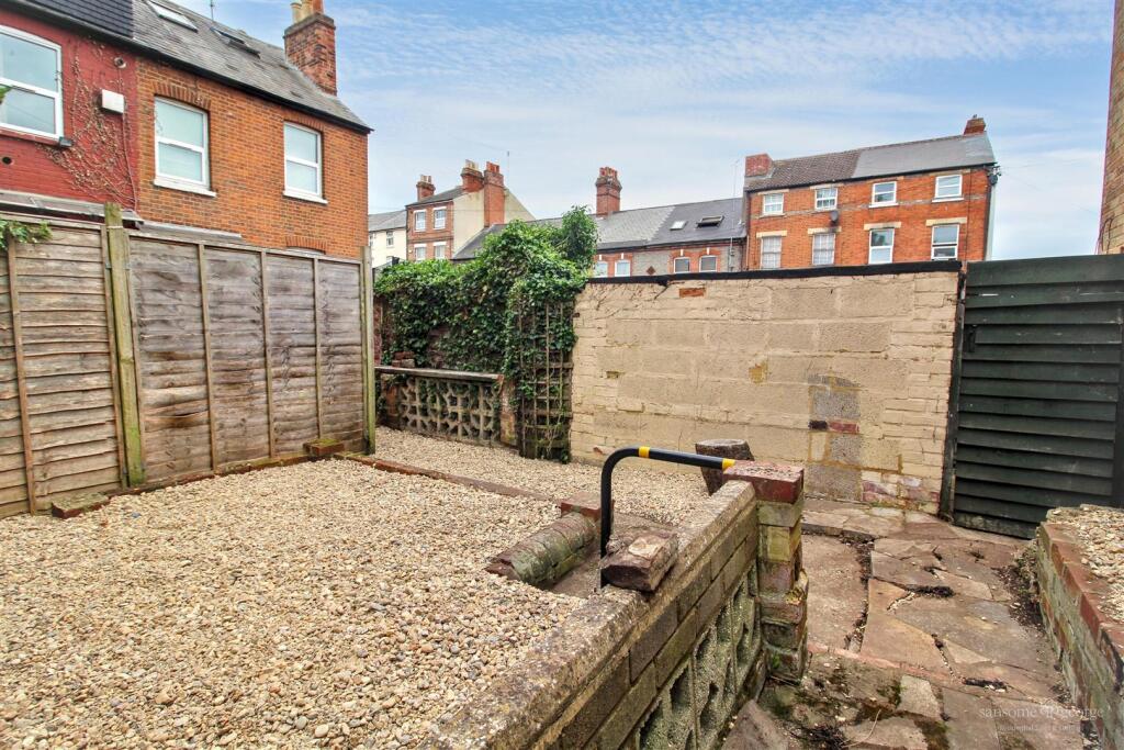 Apartment in Reading, Katesgrove - View 4