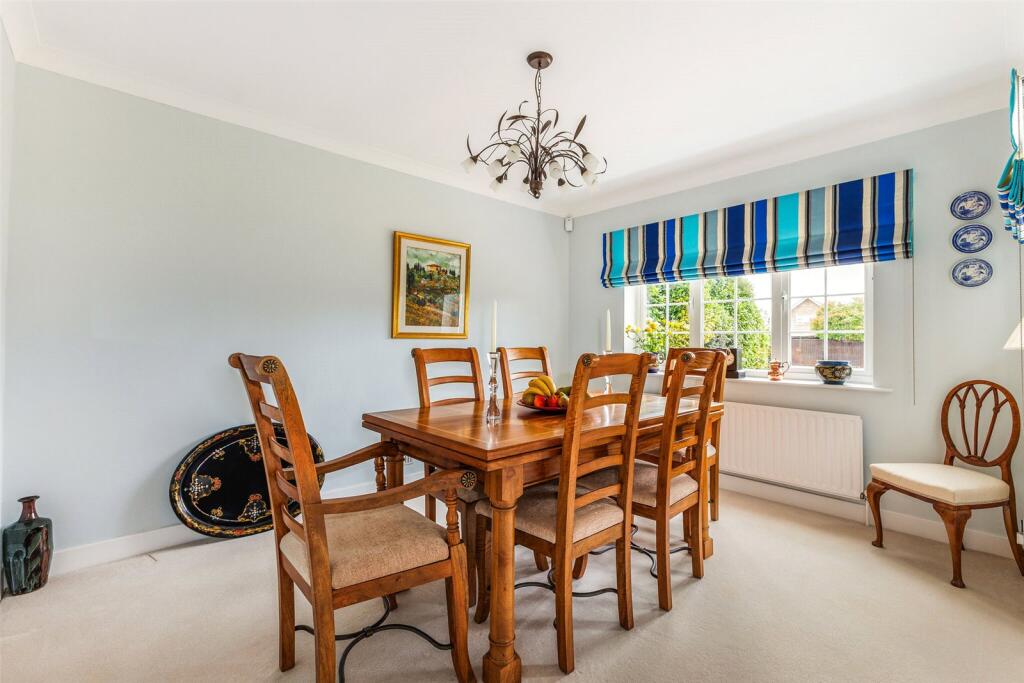Hillcourt Road, Cheltenham, Gloucestershire, GL52 photo 3