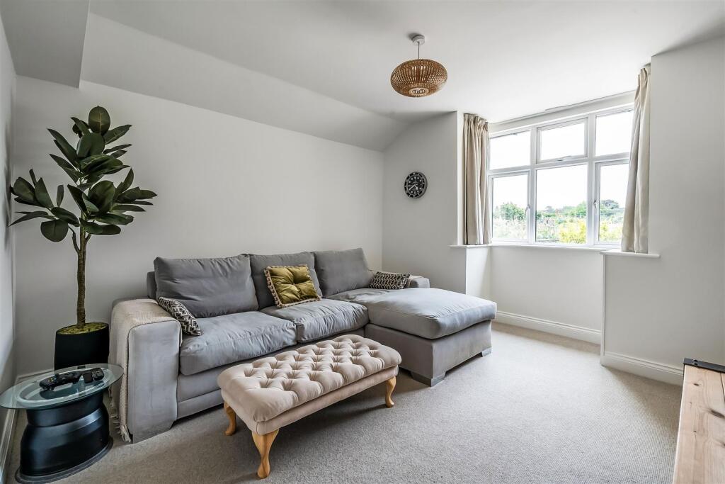 Eastwick Road, Great Bookham, KT23 photo 4