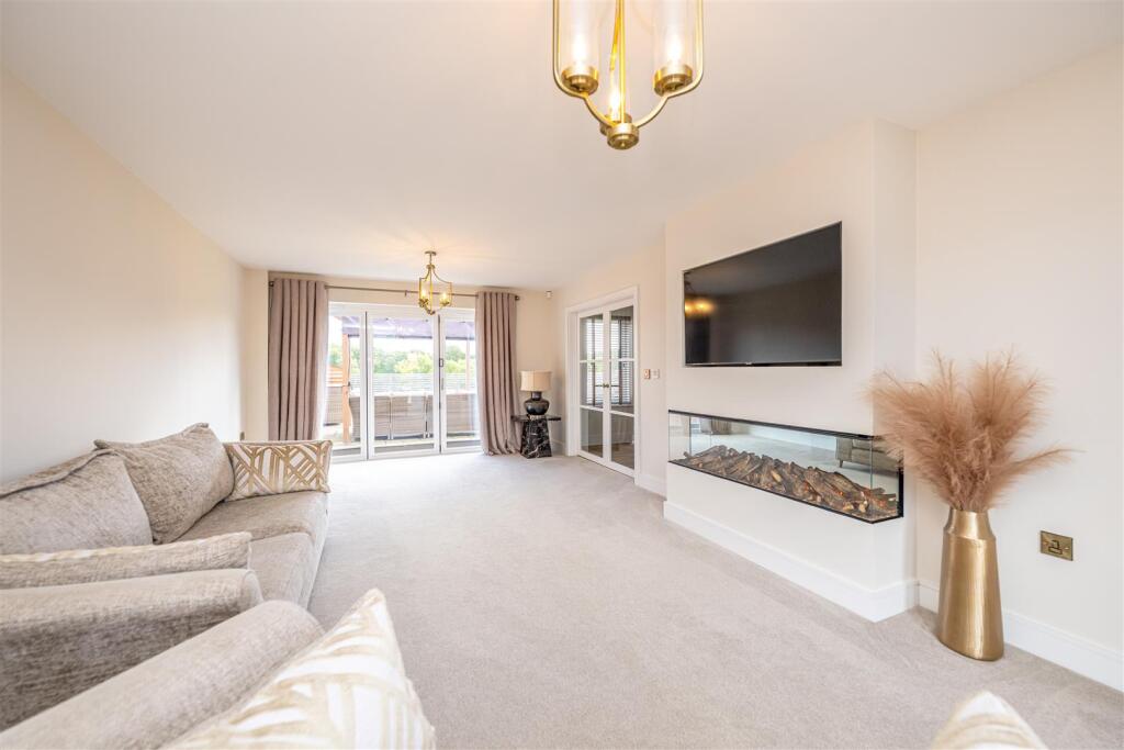House in Stoke-on-Trent - View 4