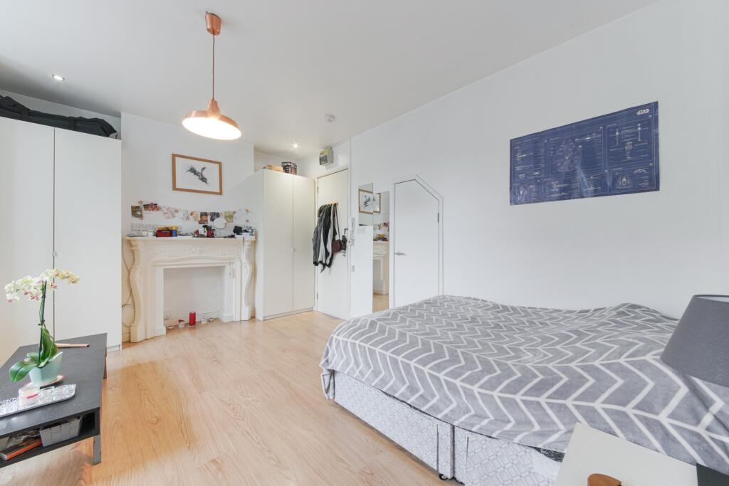 Apartment in London - More