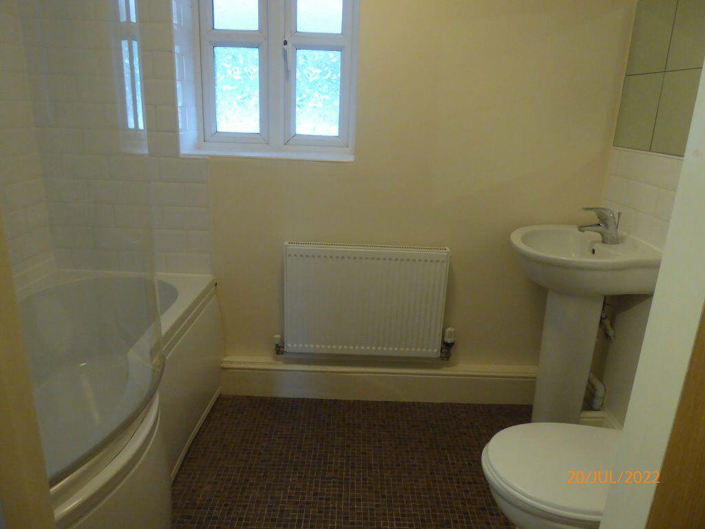 Apartment in Northampton, Cliftonville - View 4