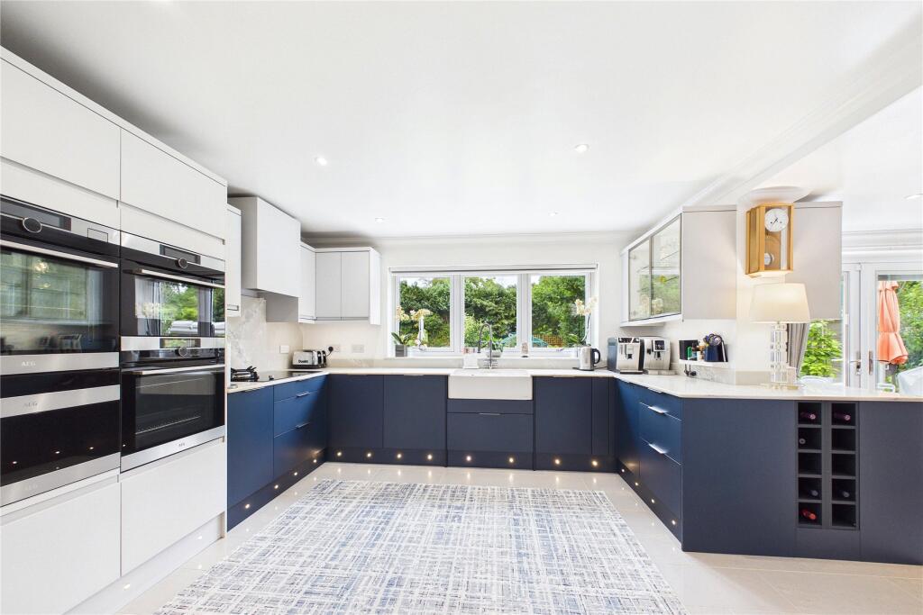 House in Surrey Heath, Heatherside - View 2
