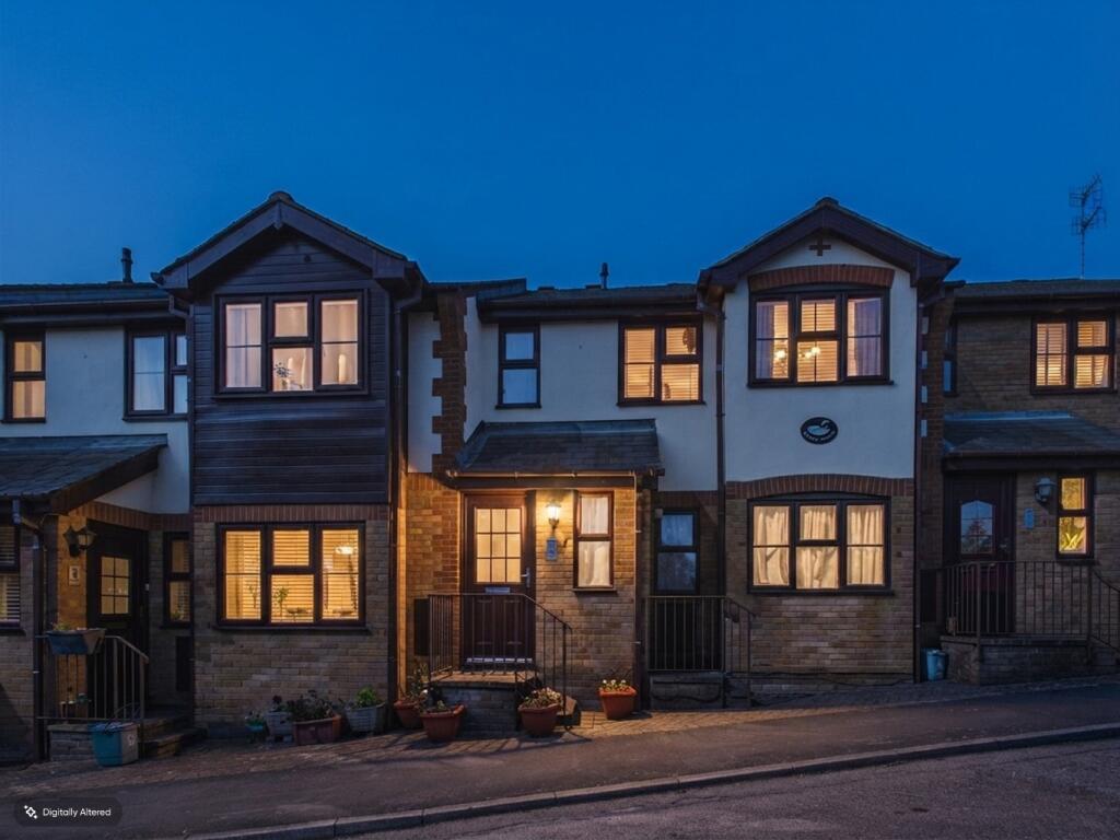 Main image of property: Wharf Villas, Wharf Road, Hemel Hempstead, Hertfordshire, HP1 1QA