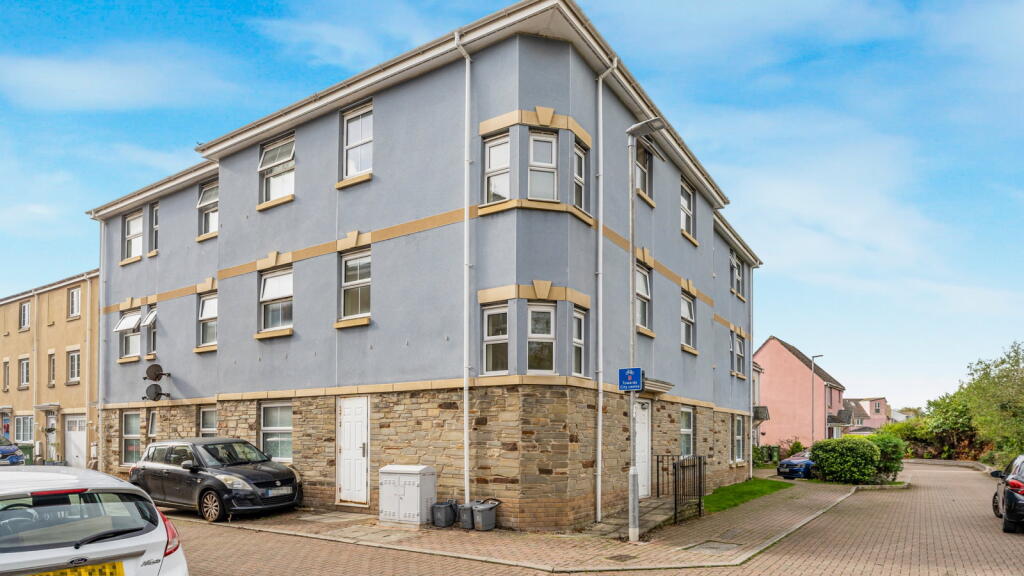 2-bed flat on Junction Gardens, Plymouth, PL4 9AS, £130,000