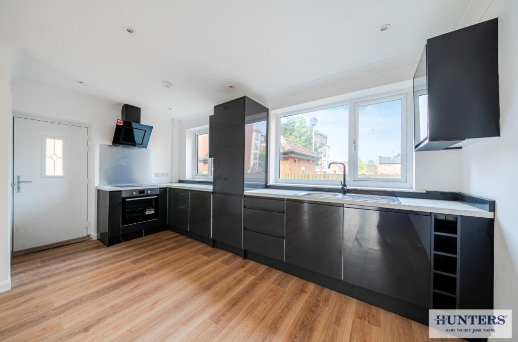 2-bed detached on Shipyard Road, Selby, £220,000