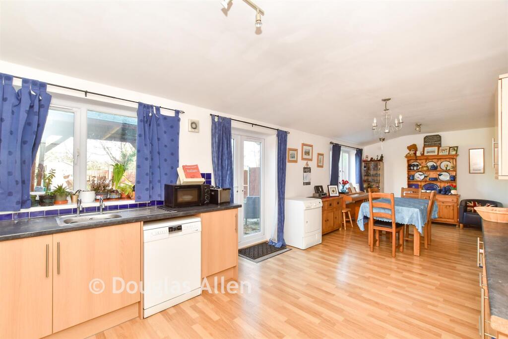 Langham Crescent, Billericay, Essex photo 3