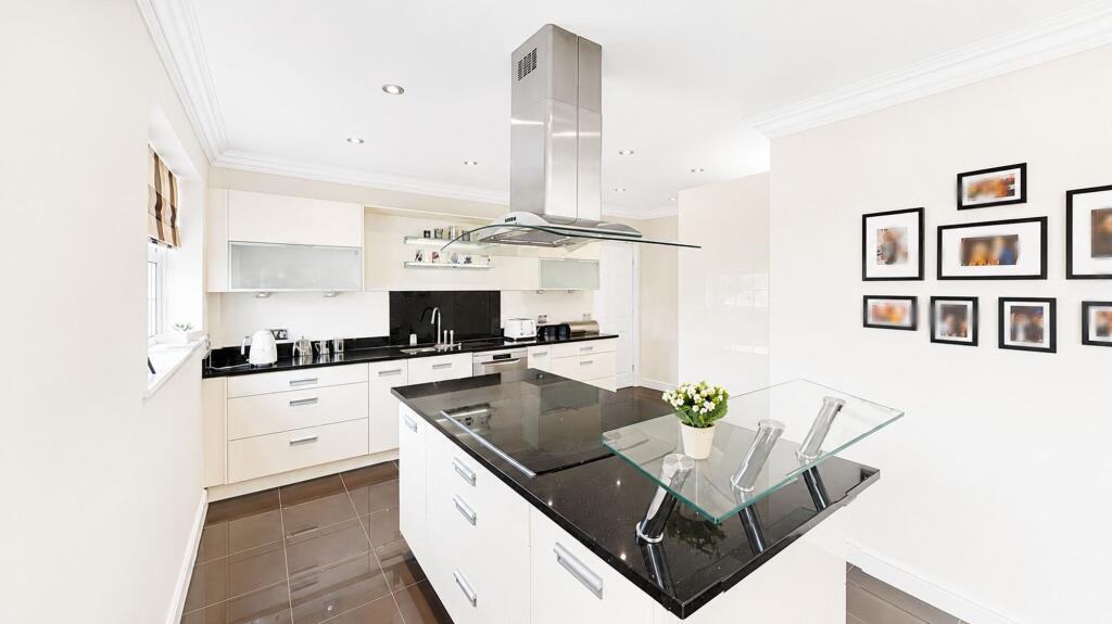House in Bolton, Westhoughton - View 4