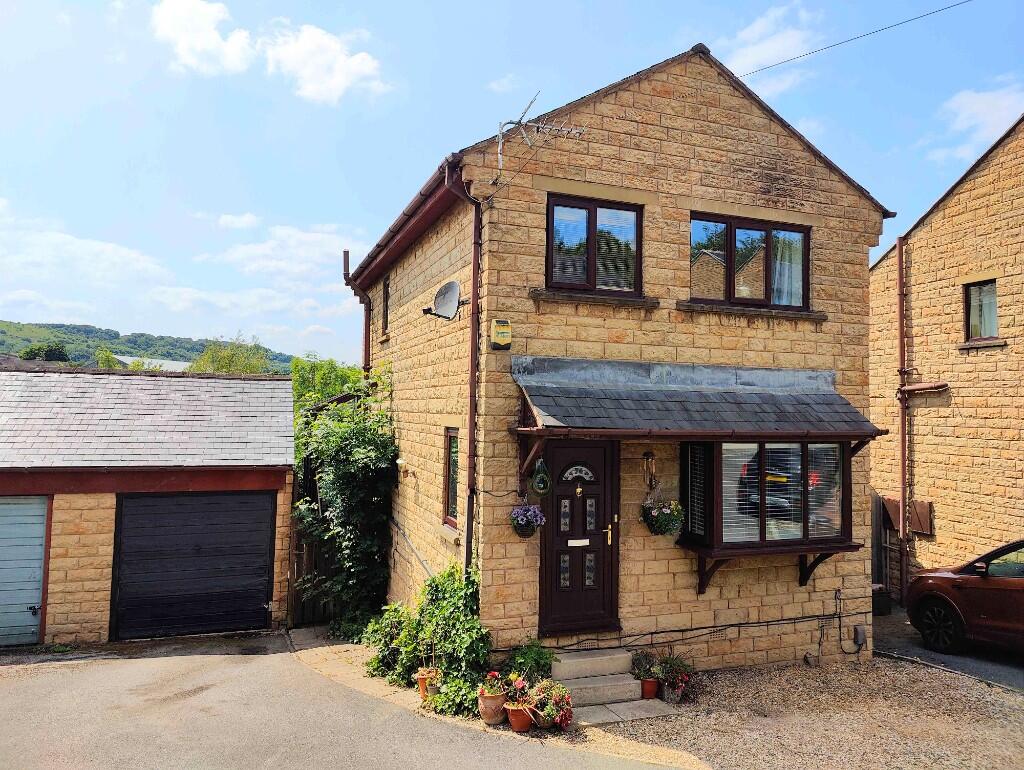 3-bed detached on 74 Caldercroft, Elland, HX5 9AY, £275,000
