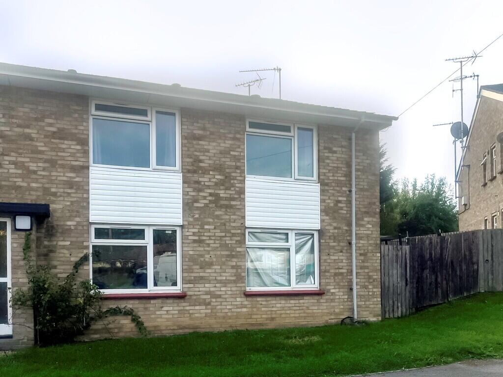 2-bed flat on Christmas Field, Sible Hedingham, £157,000