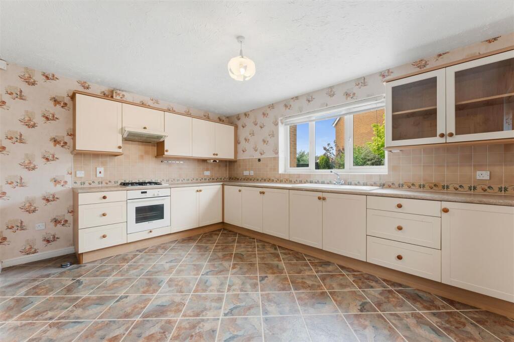 House in Kettering, Leisure Village - View 3