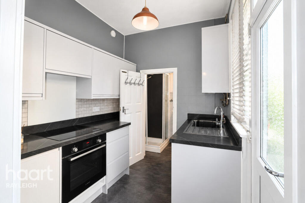 Apartment in Southend-on-Sea - More