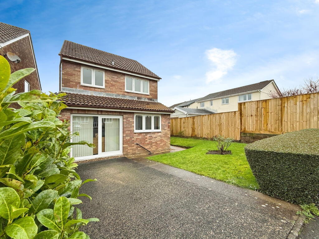 Main image of property: Hillbrook Close,Waunarlwydd,Swansea,SA5 4QD