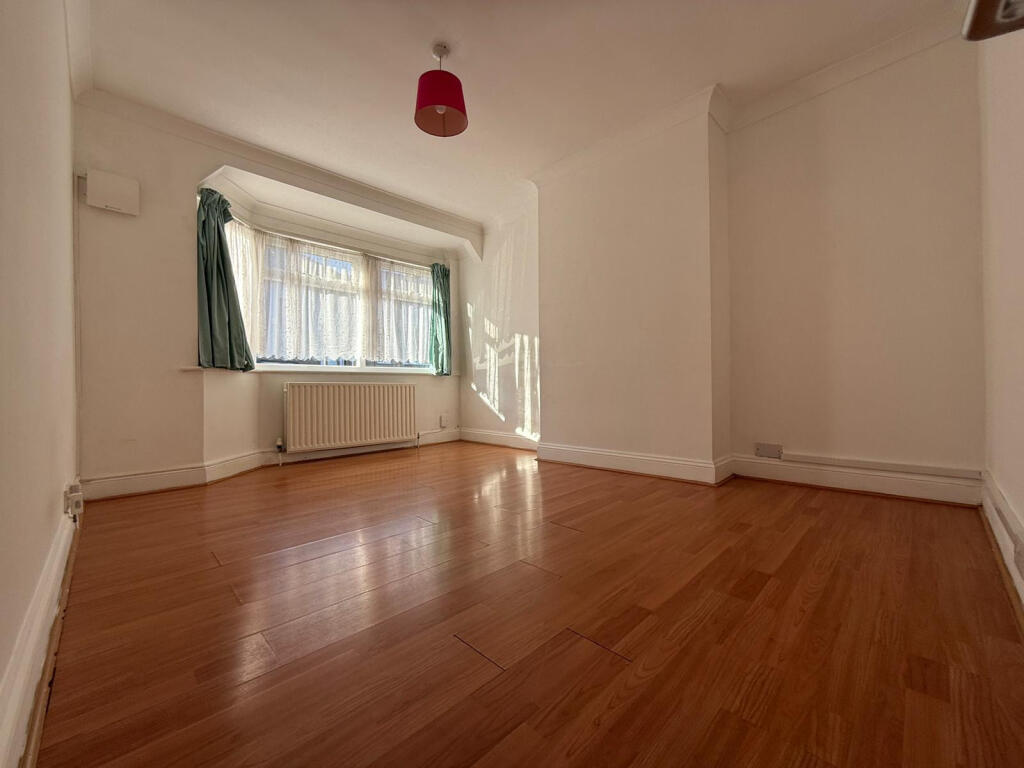 Main image of property: Oakleigh Close, London, N20