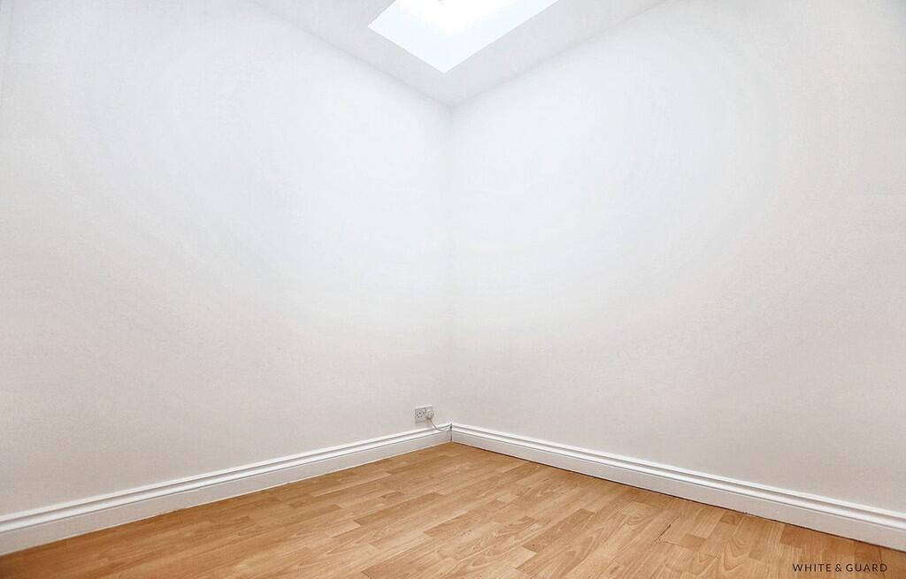 Apartment in Eastleigh, Fair Oak and Horton Heath - More