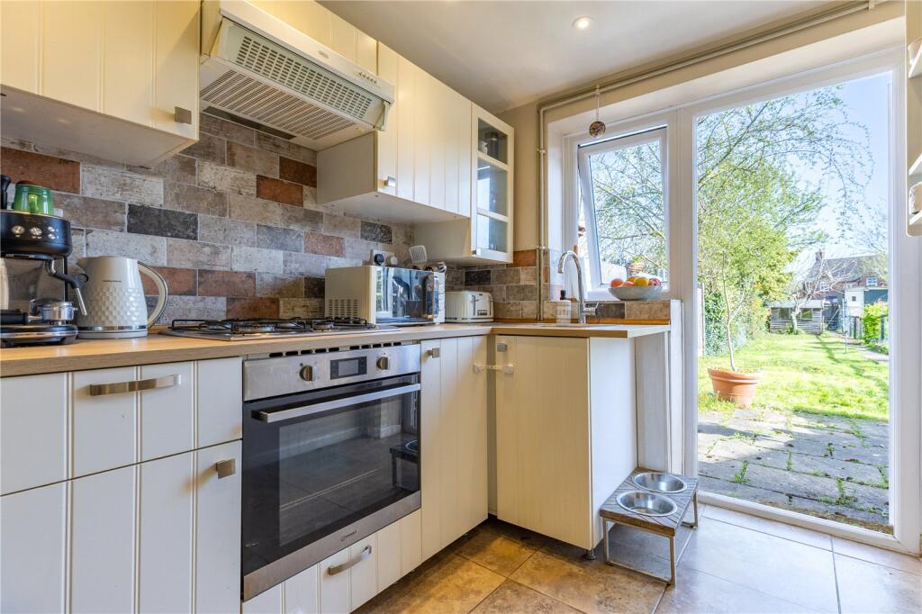 House in Cotswold, Cirencester - More