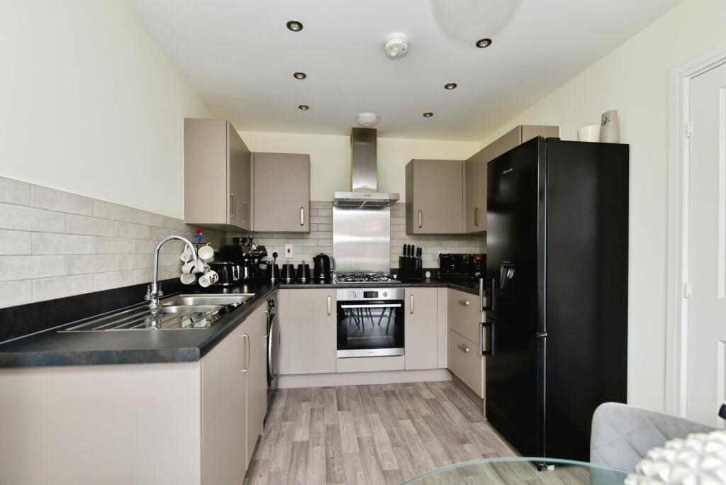 Fell Avenue, NEWCASTLE, Staffordshire, ST5 photo 4