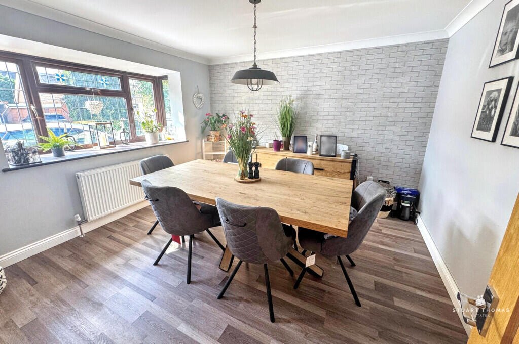 House in Southend-on-Sea - More