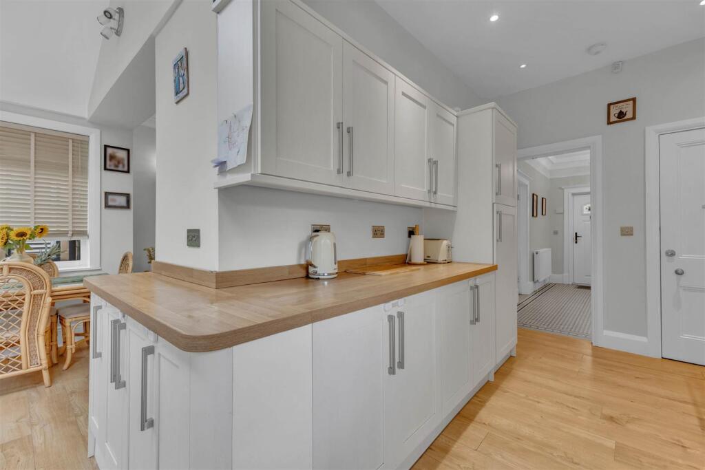 House in Halifax - View 5