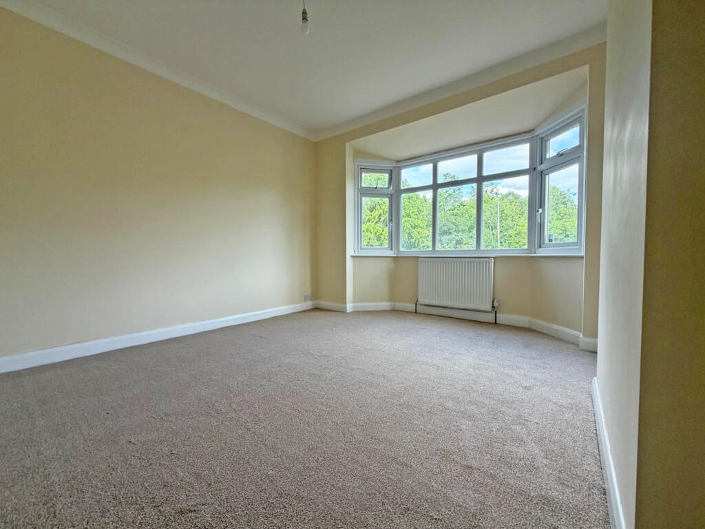 Roding Lane North, Woodford Green, Essex, IG8 photo 3