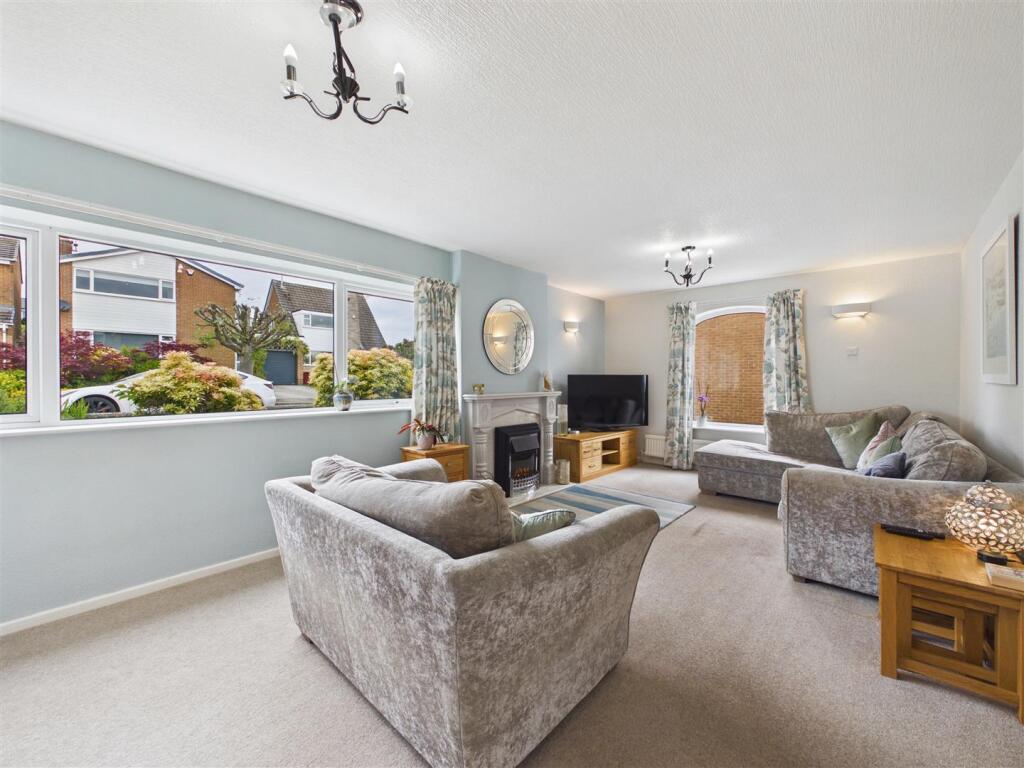 Tay Close, Dronfield Woodhouse, Dronfield photo 4